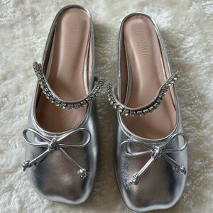 🥭 Mango Toe Design Silver Slip-On Leather Flats